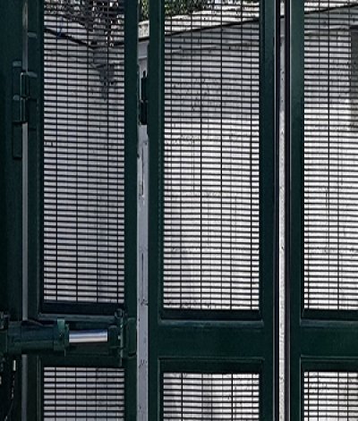 FOLDING GATE